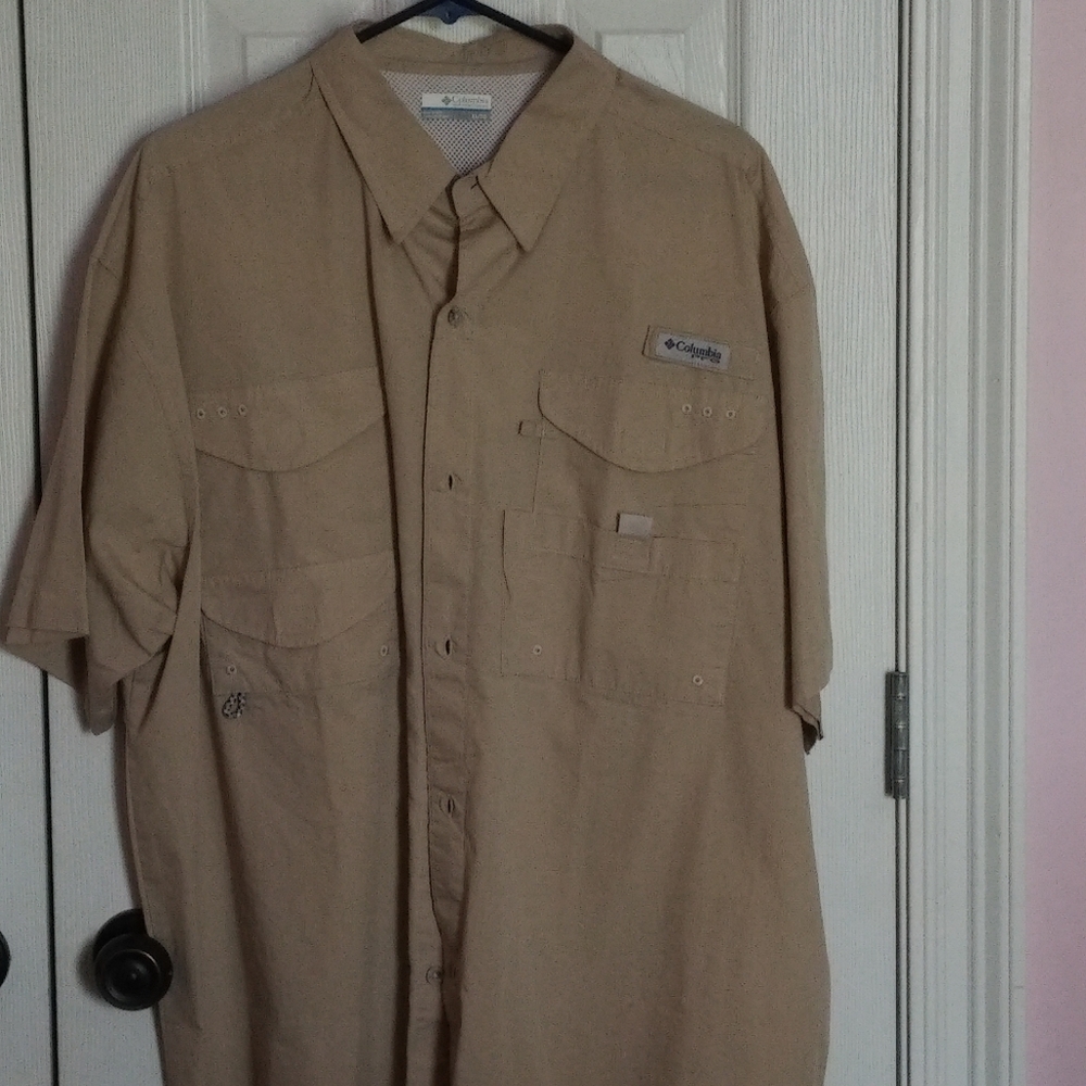 Columbia XL Tan Shirt